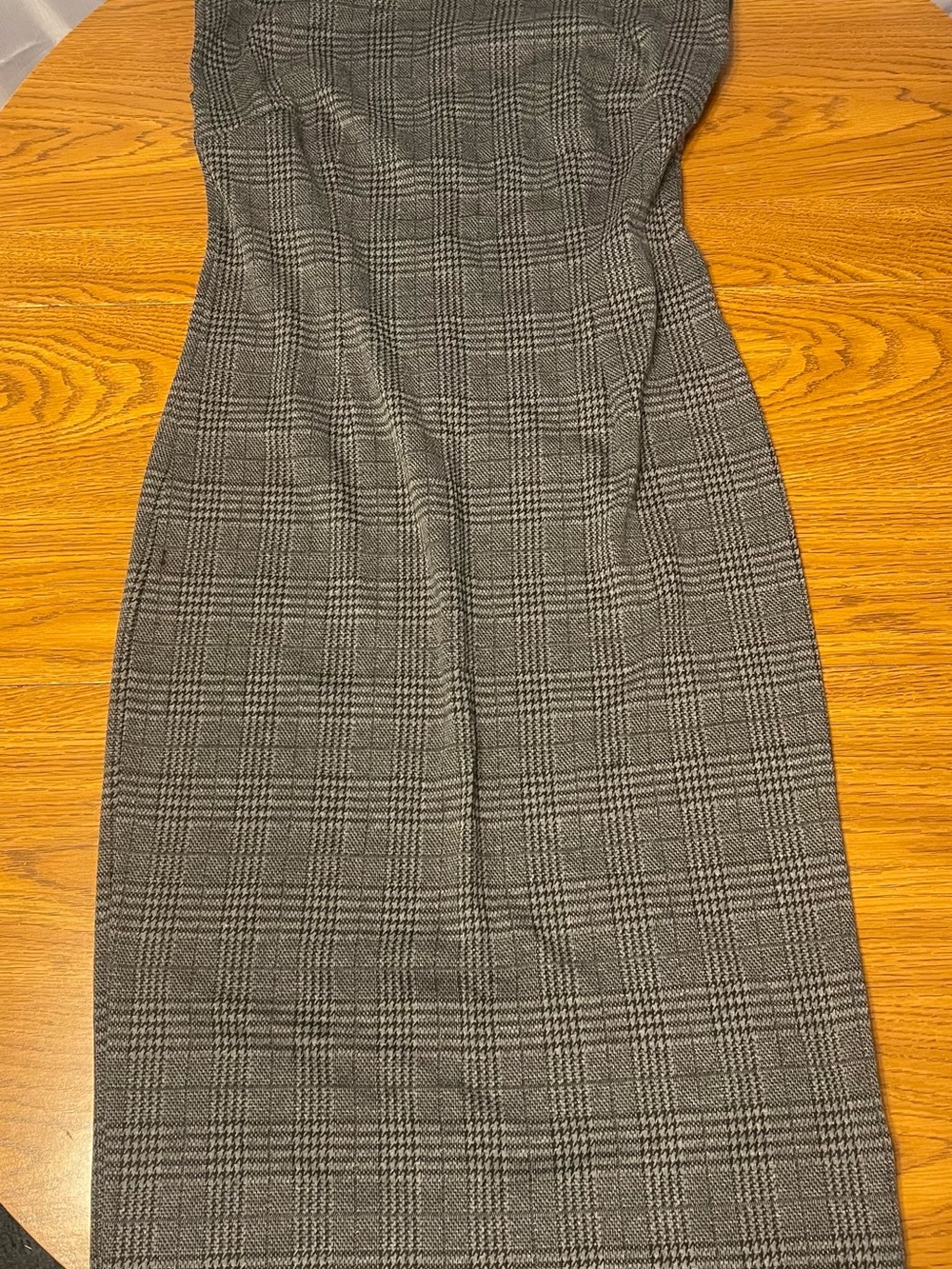 HALARA High Neck Sleeveless Bodycon Houndstooth Plaid Midi Work Dress - Picture 9 of 13